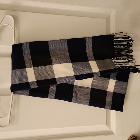 Plush Apparel Scarf - Picture 1 of 4